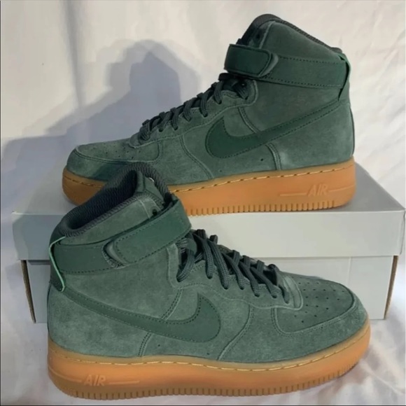 Nike Air Force 1 SE RARE Shoes in Green Suede Sizes Womans 7.5 and 10 - Picture 2 of 8